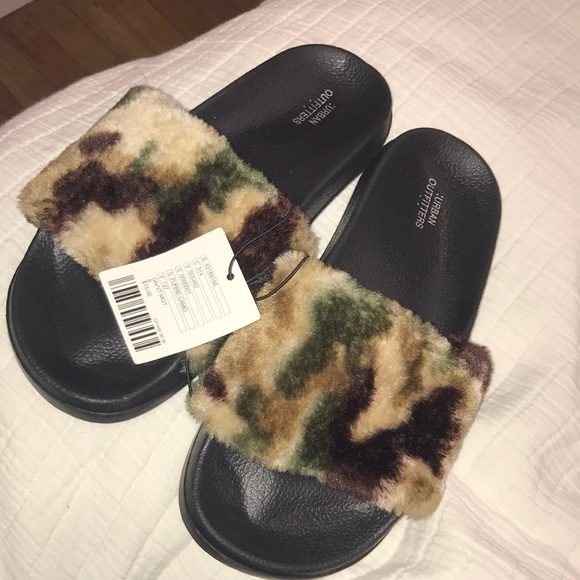 urban outfitters fur slides